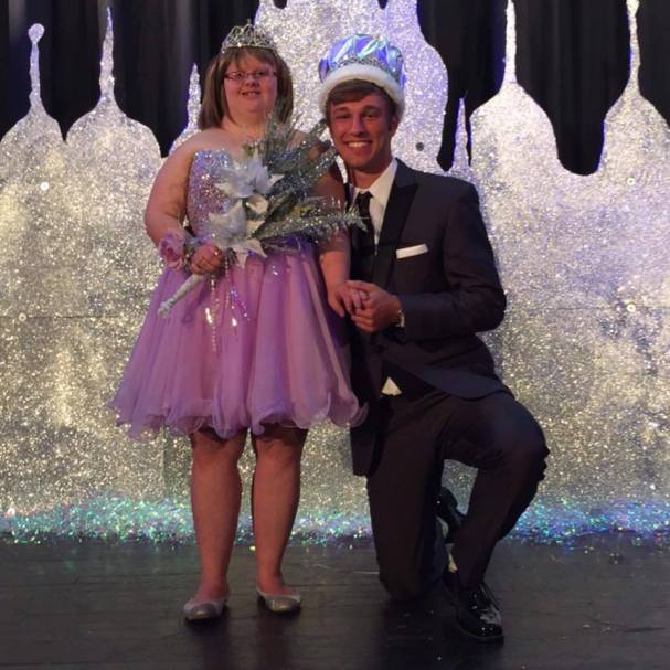 12987169_10209514421207124_1551047695902837358_n